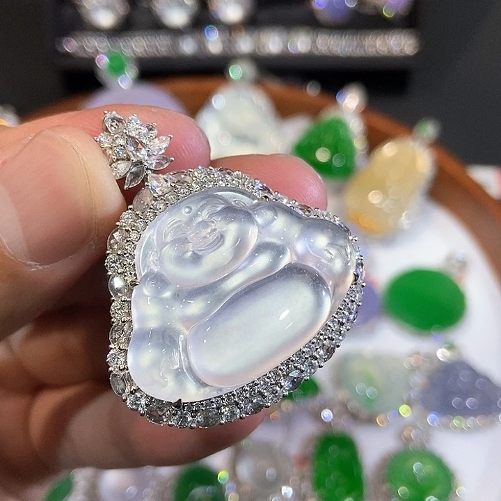 颈饰18K金镶嵌翡翠