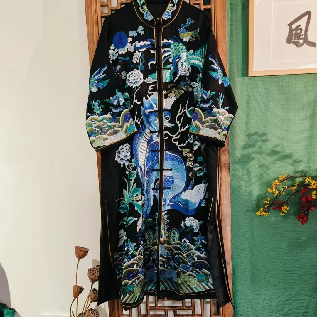 凤徕兮私人定制黑底蓝麒麟重工刺绣立领长风衣 HY101054-1