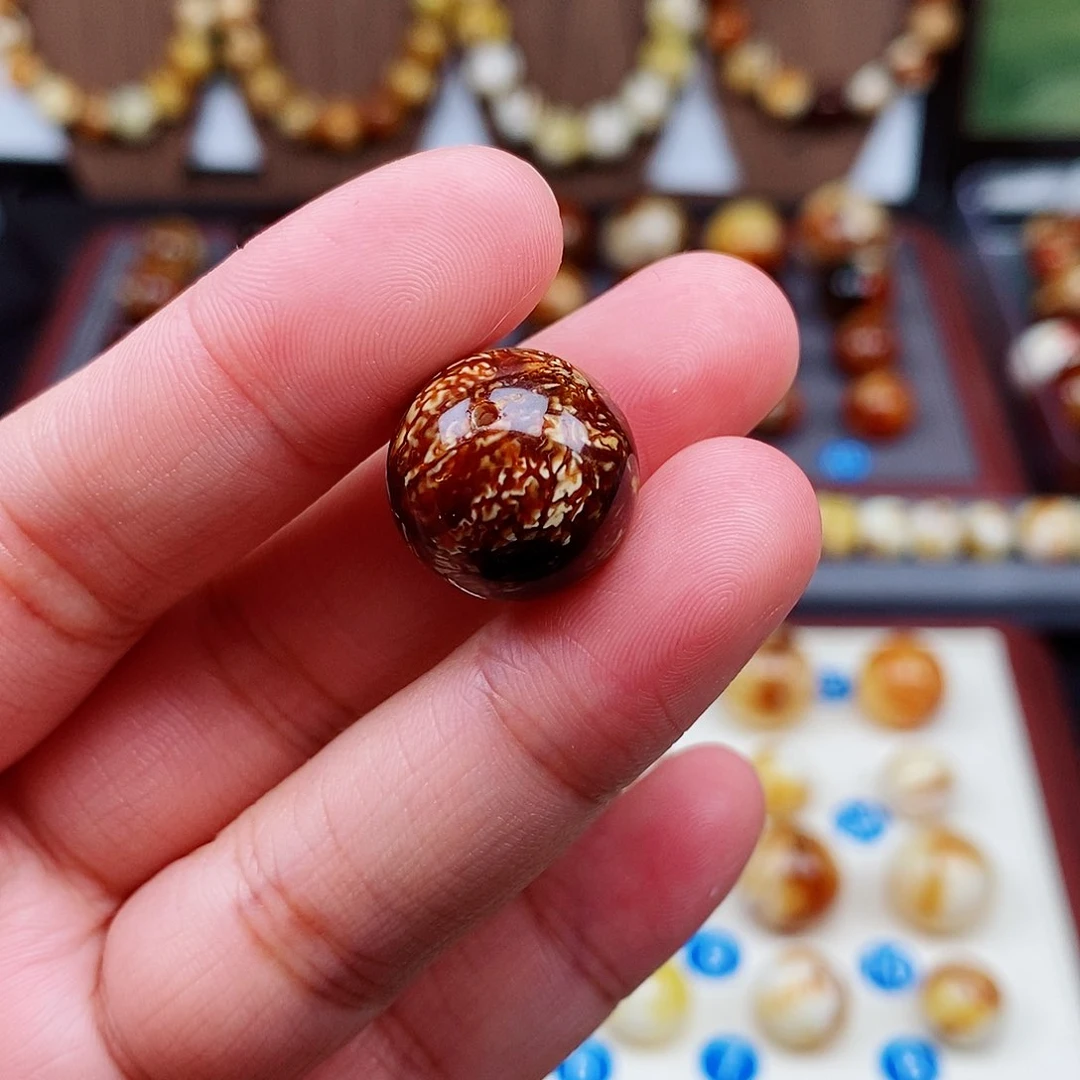 _***偉未镶嵌琥珀裸石蜜蜡