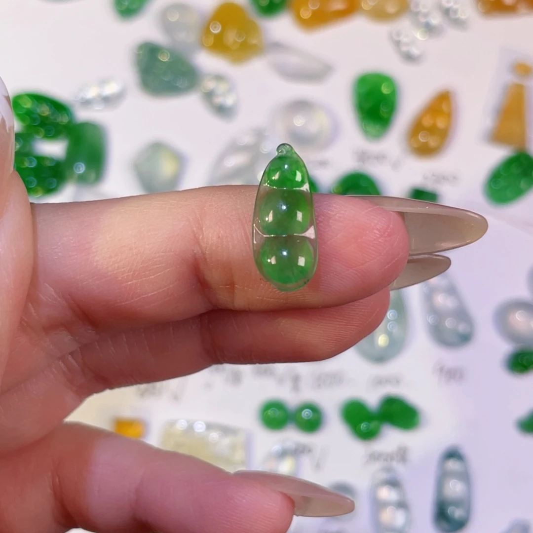 翡翠未镶嵌颈饰裸石