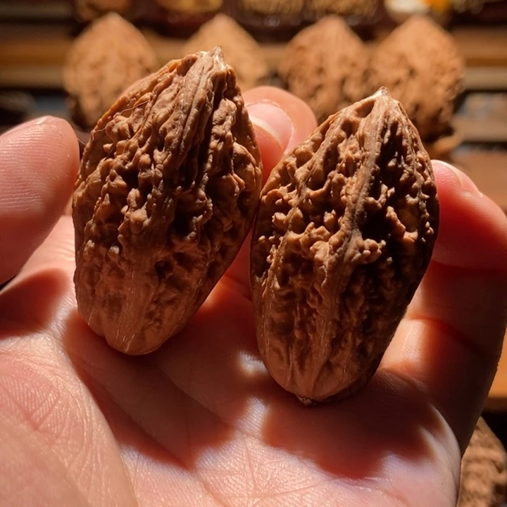 文玩核桃吊坠楸玥核92