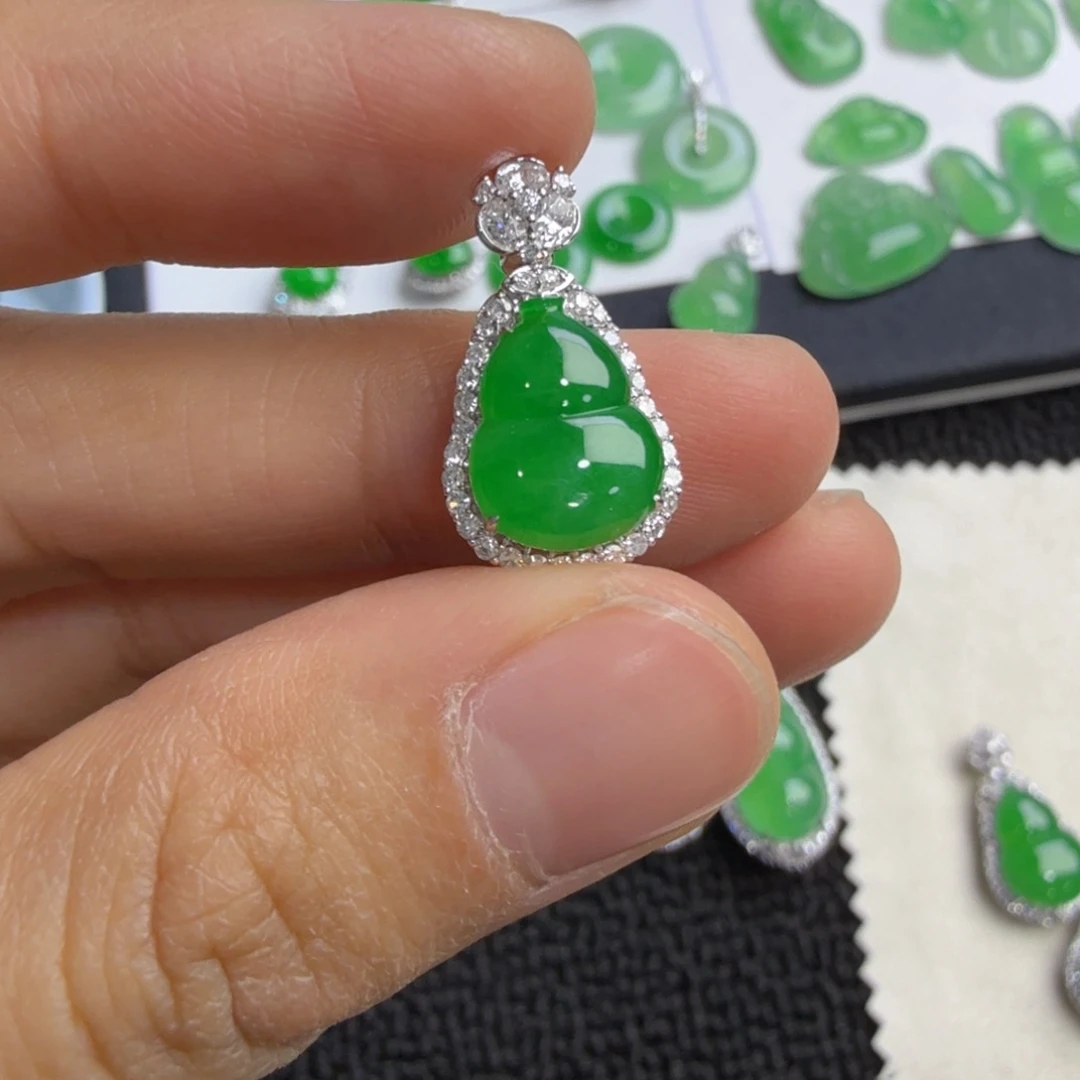 吊坠(不含链)18K金镶嵌翡翠葫芦