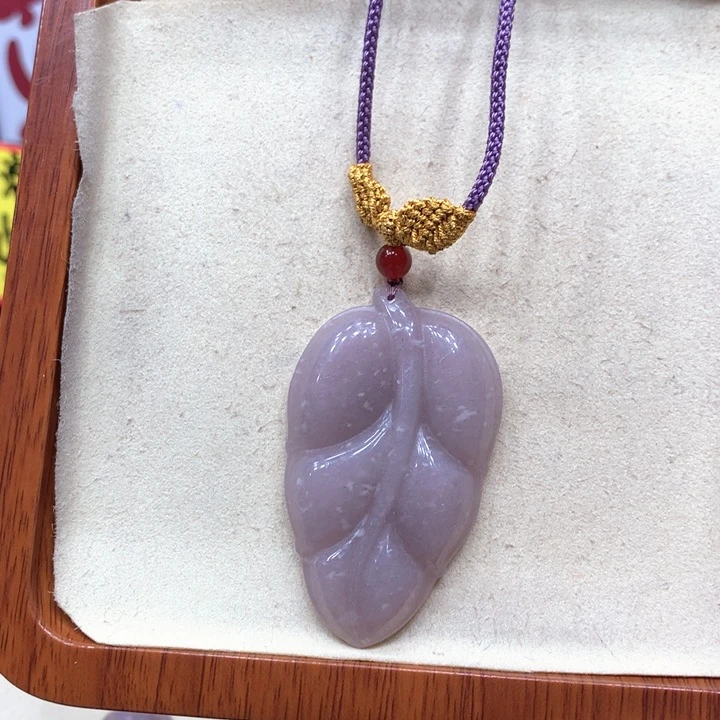 石英质玉合金颈饰