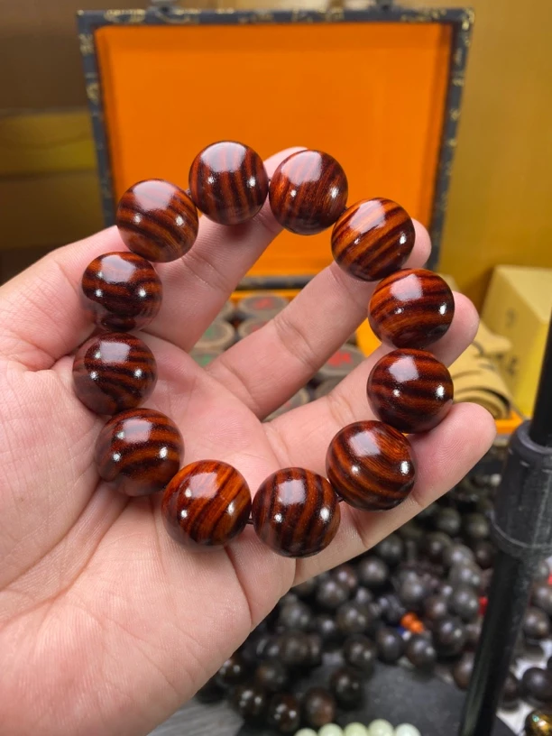 海南黄花梨2.0爆满虎皮水波满纹文玩好物