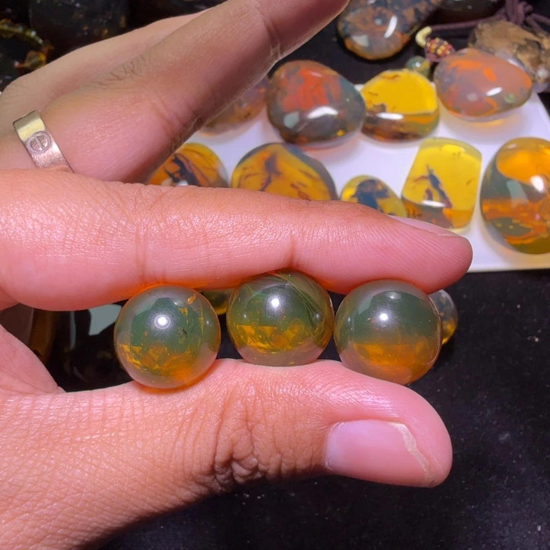 小***子未镶嵌琥珀裸石，，，