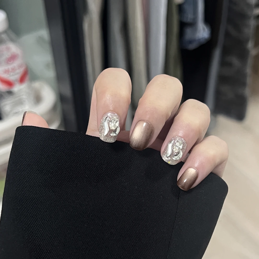 秋冬新款法式显白短款爆闪碎钻玻璃珠猫眼纯手工穿戴甲美甲贴片