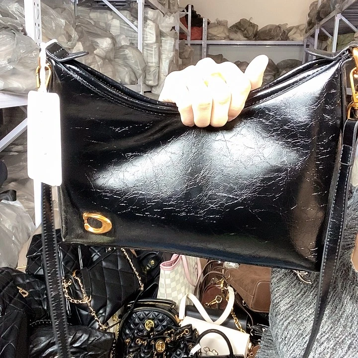 蚕丝小牛剖层皮革PU
