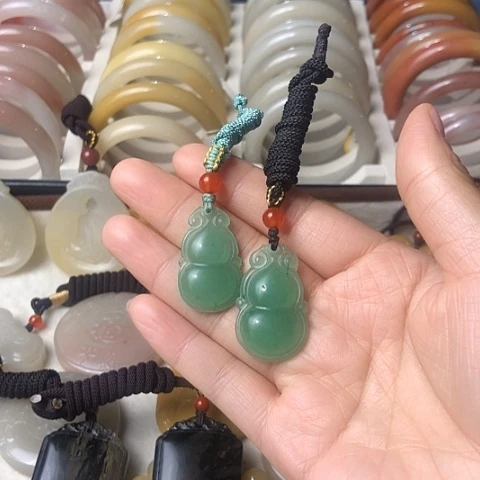 石英质玉未镶嵌颈饰