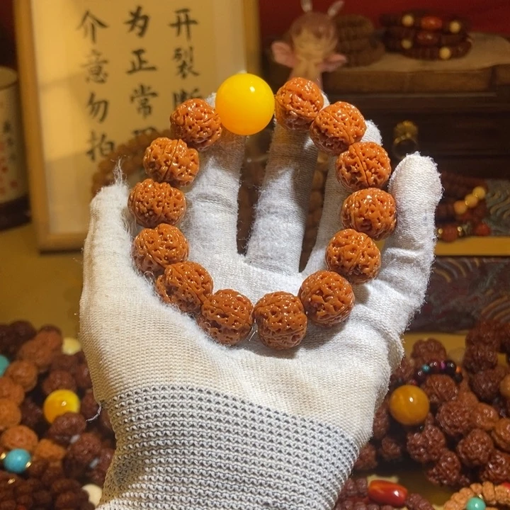 吊坠金刚菩提195半玉化黄珠