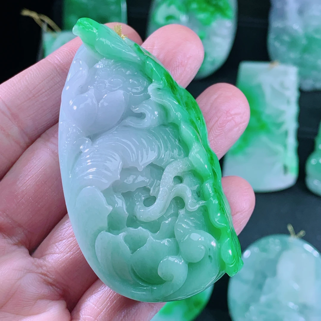 天然A货翡翠俏色巧雕正阳绿翡翠花开富贵 尺寸:69.5-37.3-19.8mm