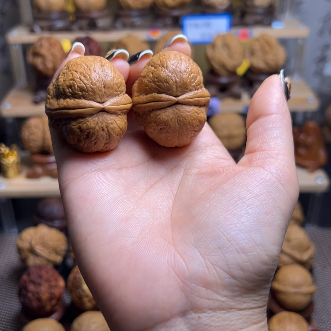 桃核把件血玉元宝H54、38……