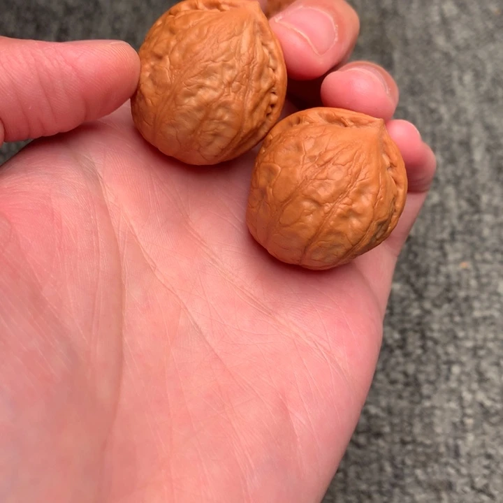 文玩核桃把件寿桃。