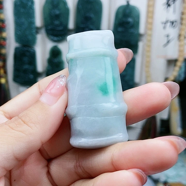 颈饰足铂镶嵌翡翠翡翠