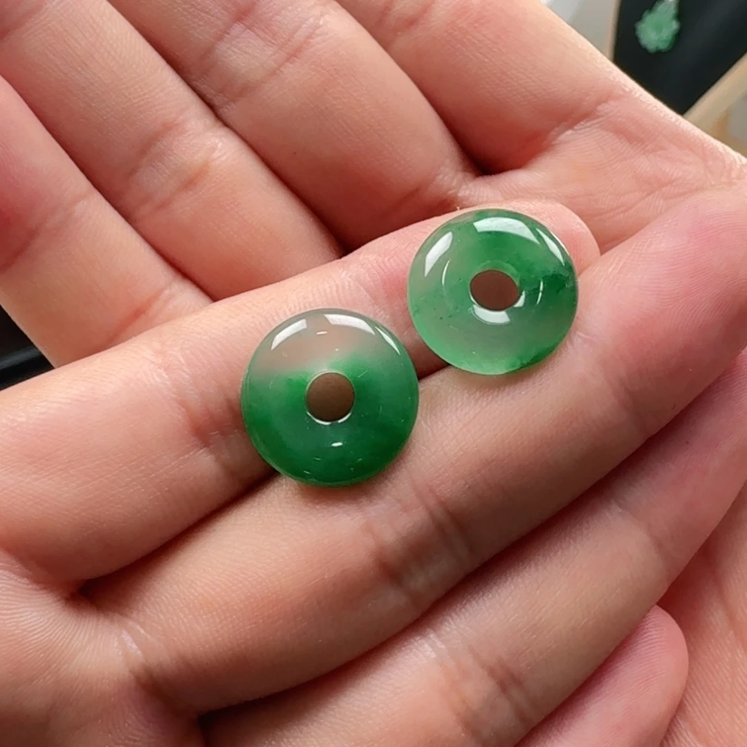 石英质玉（非洲翠）甜甜圈未镶嵌