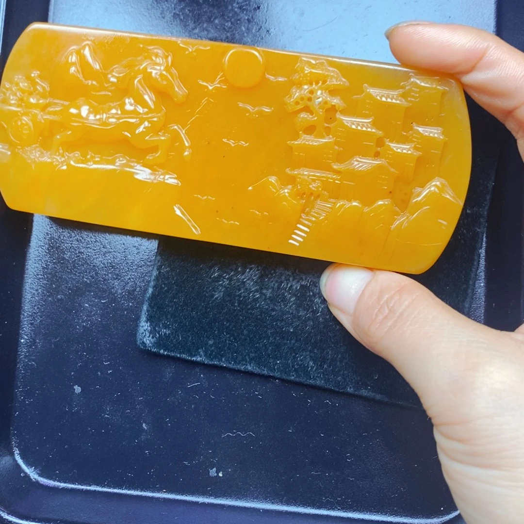 未镶嵌石英质玉（黄龙玉）颈饰