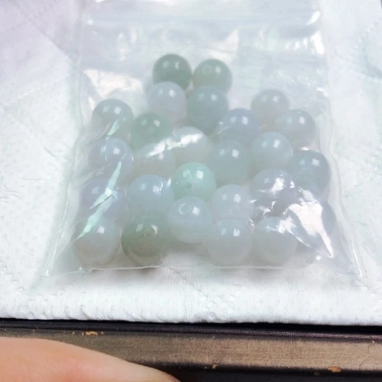 翡翠颈饰未镶嵌啵*?珠子