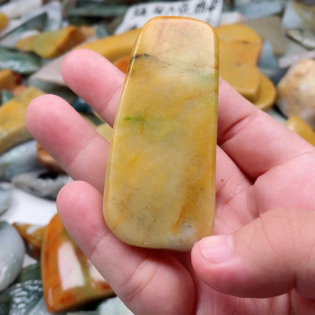 牛***牛翡翠未镶嵌颈饰挂件