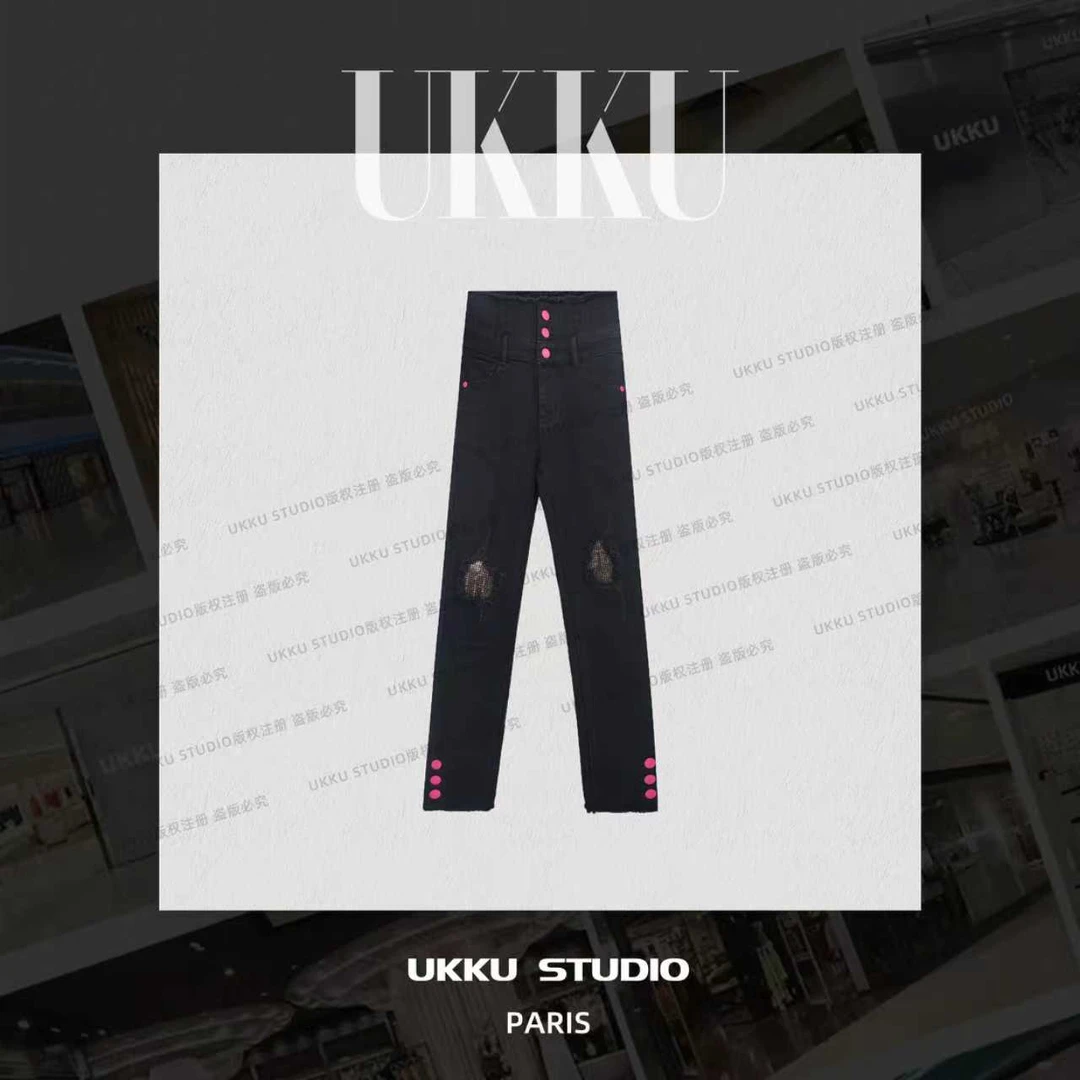 小文【UKKUSKUDIO】时尚休闲女士设计师款潮牌磨旧破洞牛仔裤211429