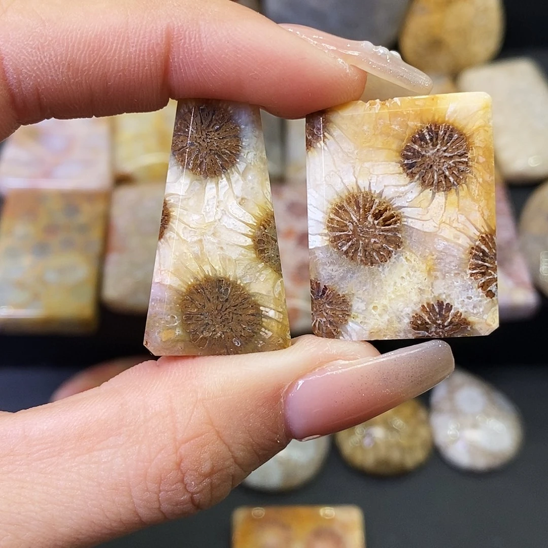 硅化玉颈饰合金仲**羽