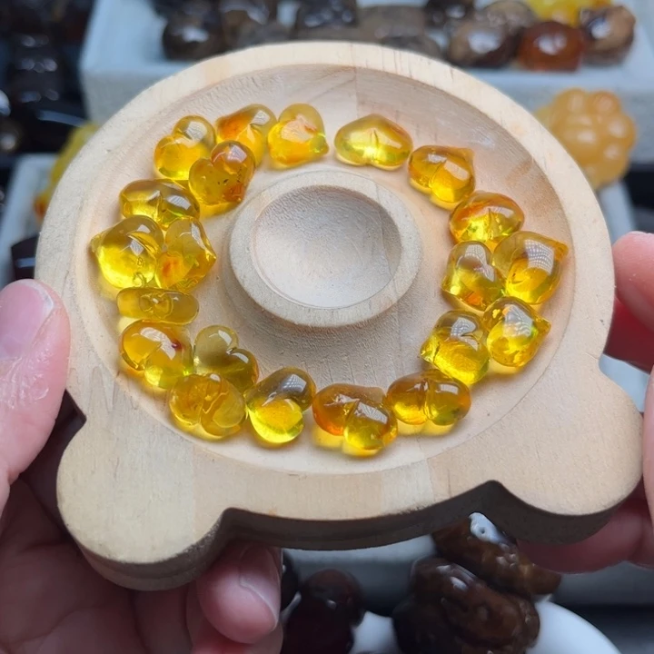 琥珀未镶嵌颈饰蜜蜡