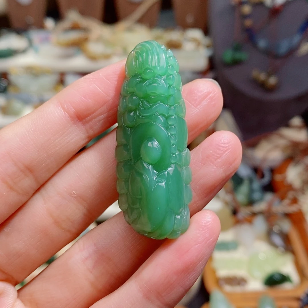 狼***巴和田玉未镶嵌颈饰