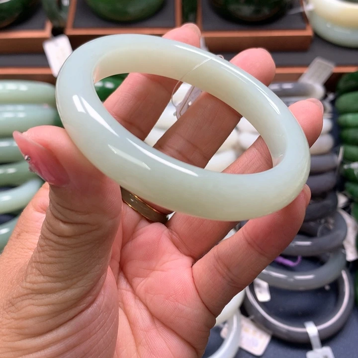 【闪购商品】未镶嵌手镯和田玉42