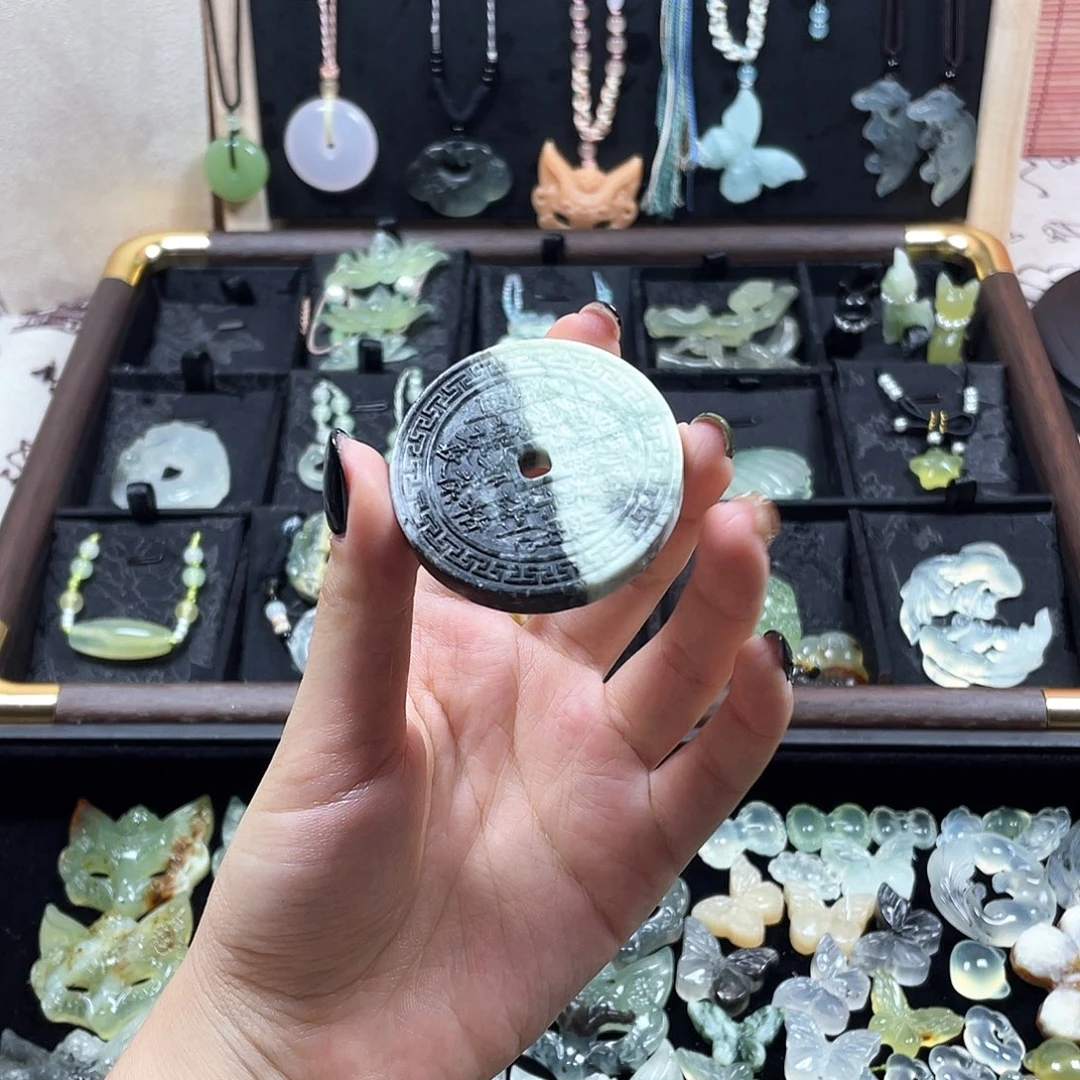 岫玉未镶嵌颈饰半臂