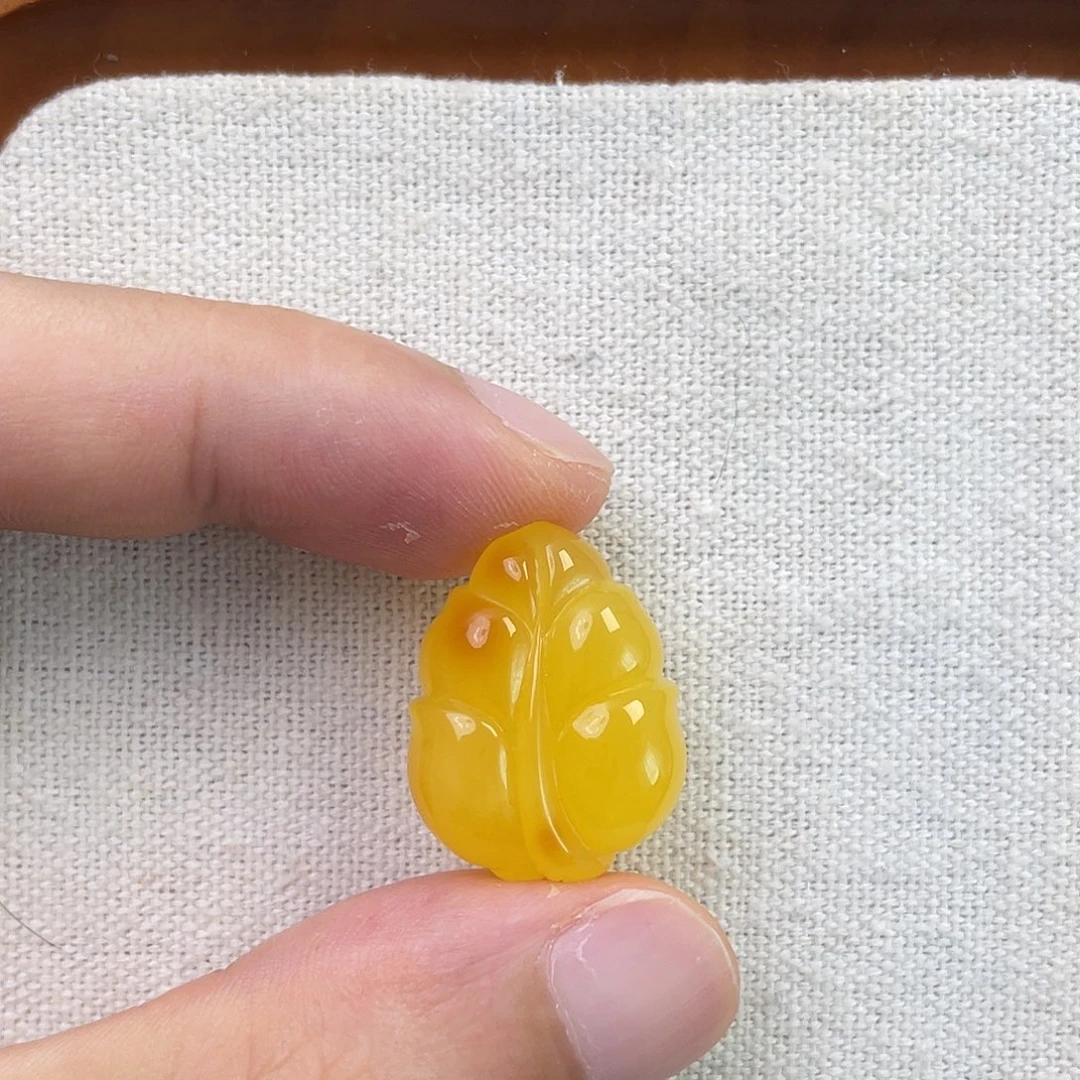 裸石琥珀未镶嵌叶子