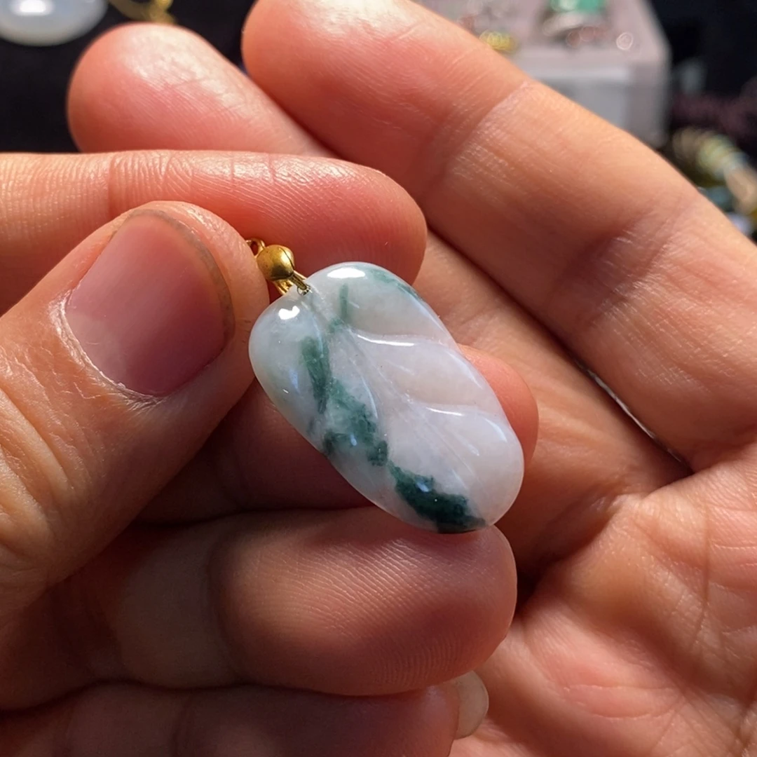 翡翠未镶嵌颈饰天然缅甸翡翠A货飘花叶子金枝玉叶吊坠