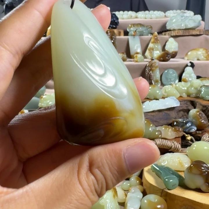 和田玉（糖玉）未镶嵌颈饰