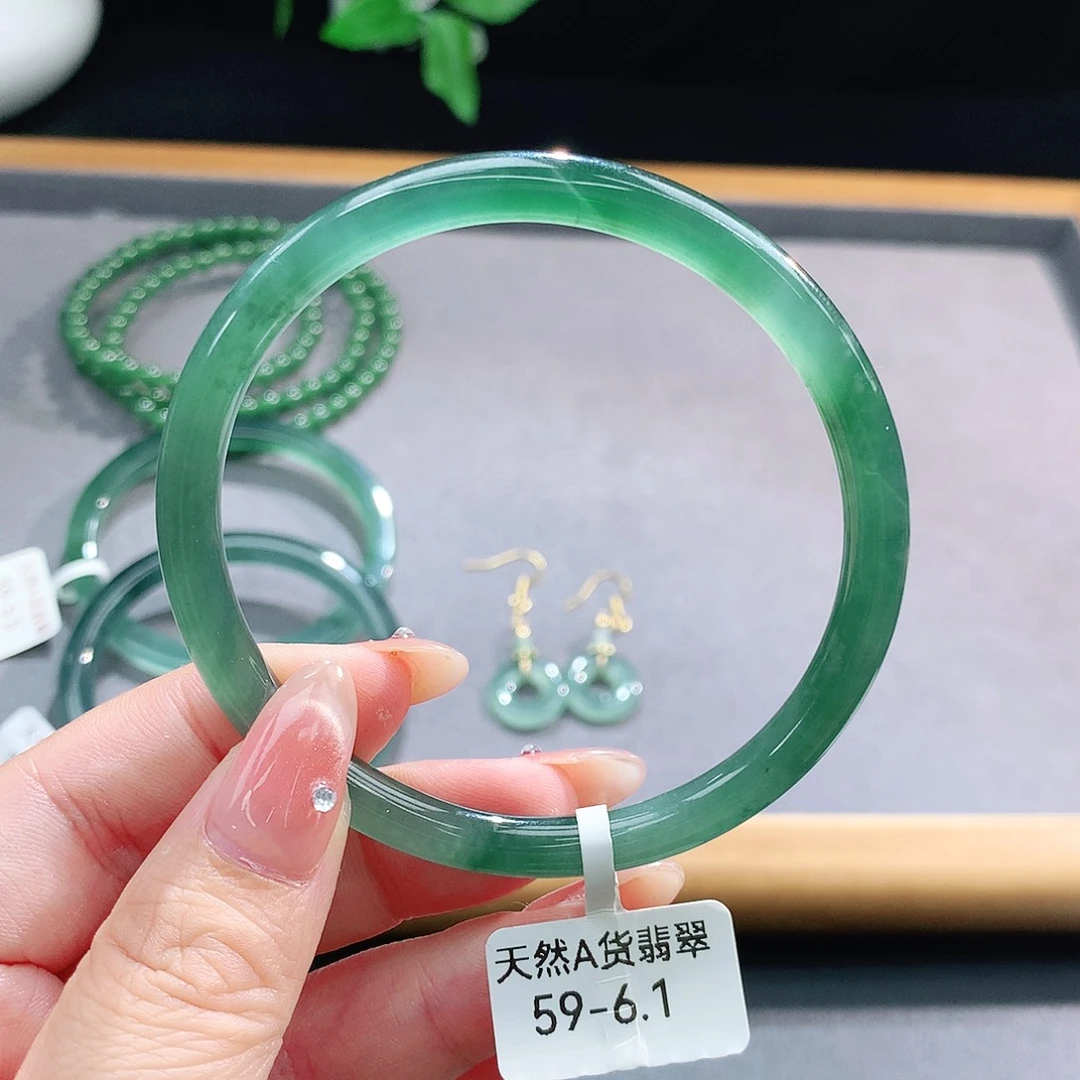 未镶嵌手镯（圆镯）翡翠