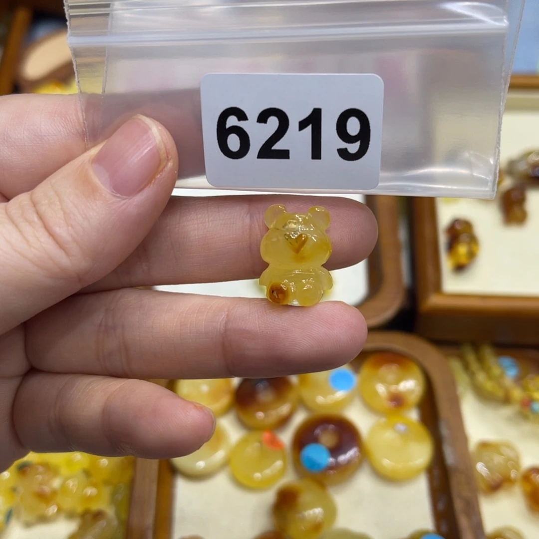 琥珀珠宝奇石未镶嵌