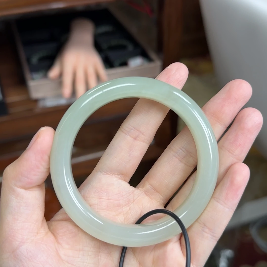 和田玉未镶嵌手镯58