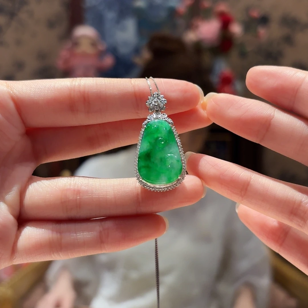 翡翠吊坠(赠链)18K金镶嵌