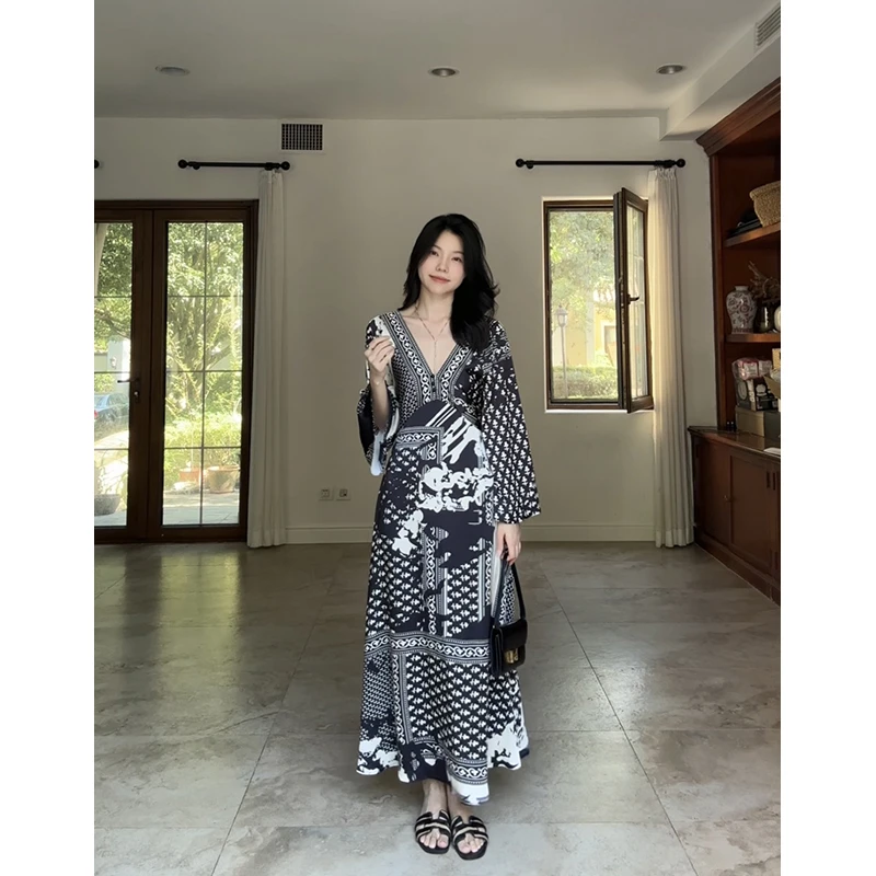 郭九九呢 轻奢气质老钱风V领喇叭袖收腰显瘦长款连衣裙G925Q13162