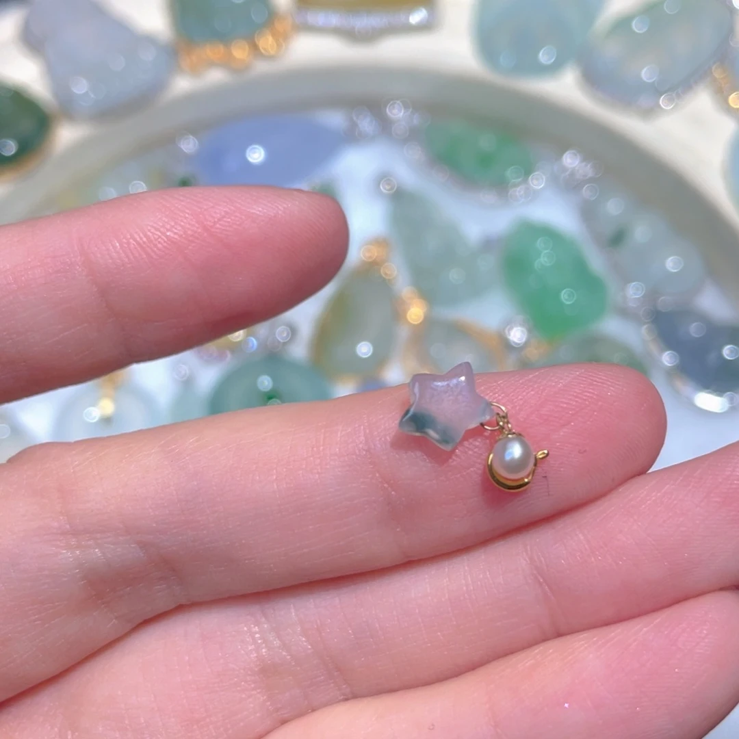 翡翠颈饰18K金镶嵌翡翠