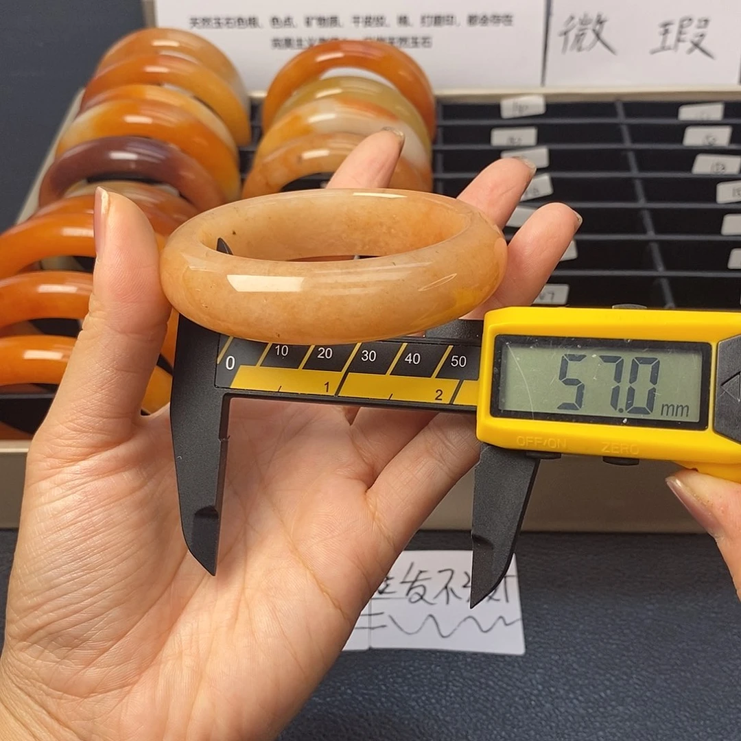 未镶嵌石英质玉（黄龙玉）手镯136号茄子山金沙老油红如血黄龙