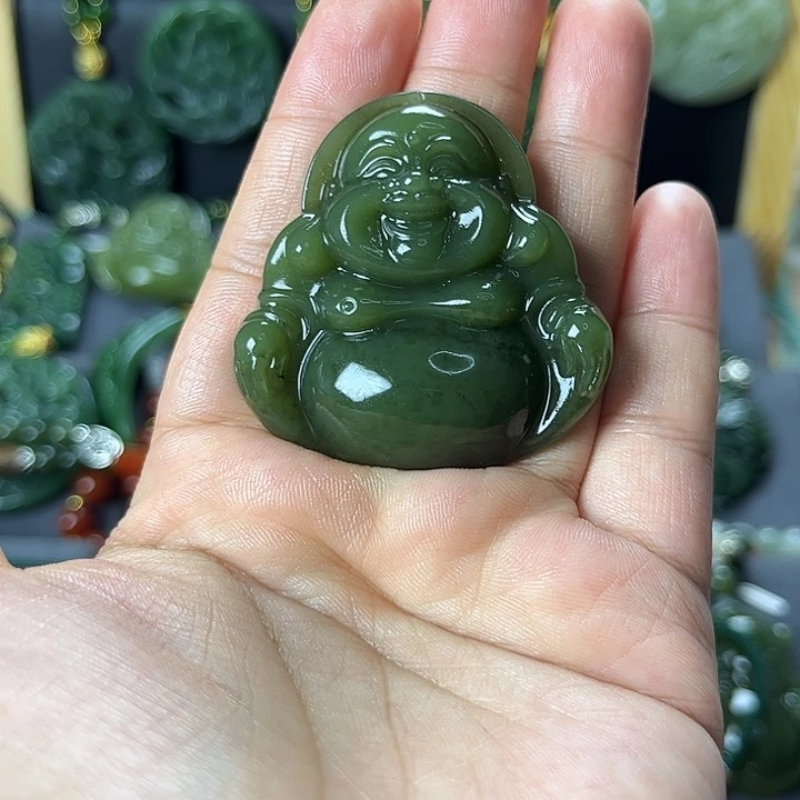 芷***宁和田玉未镶嵌颈饰