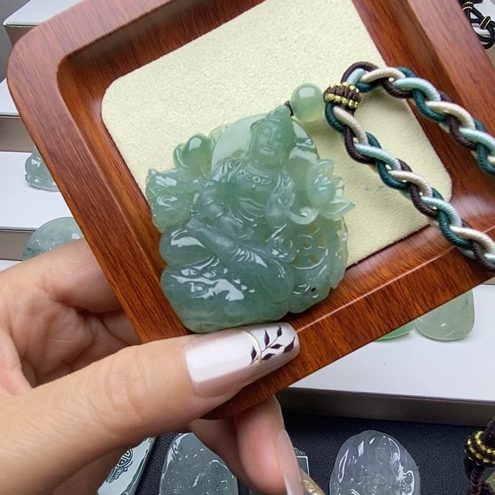 翡翠未镶嵌颈饰冰晴大势至菩萨