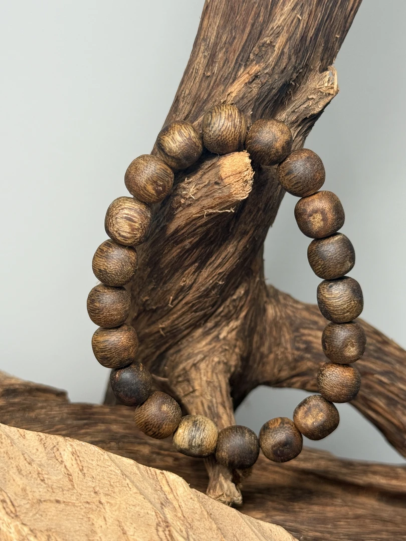 沉香杰仔甄选- 8分浮沉  沉香随形圆珠10mm 单圈