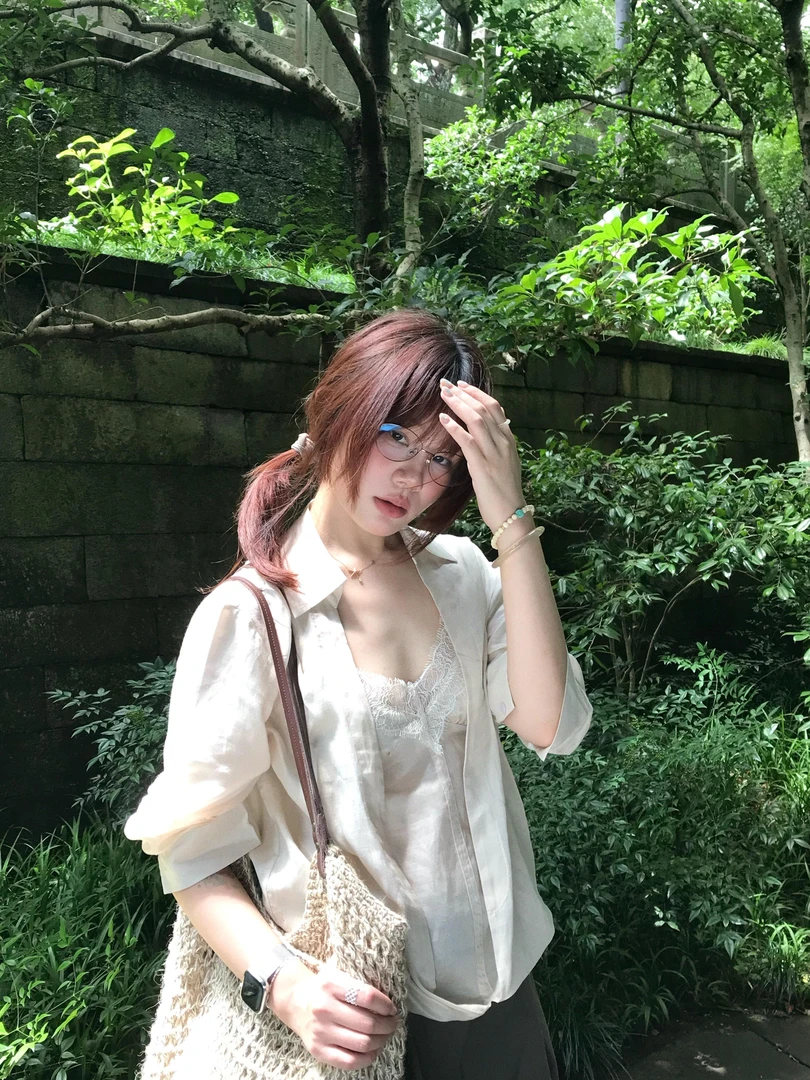 独特别致小众不撞款衬衫女早秋新款设计感假两件蕾丝小衫修身上衣