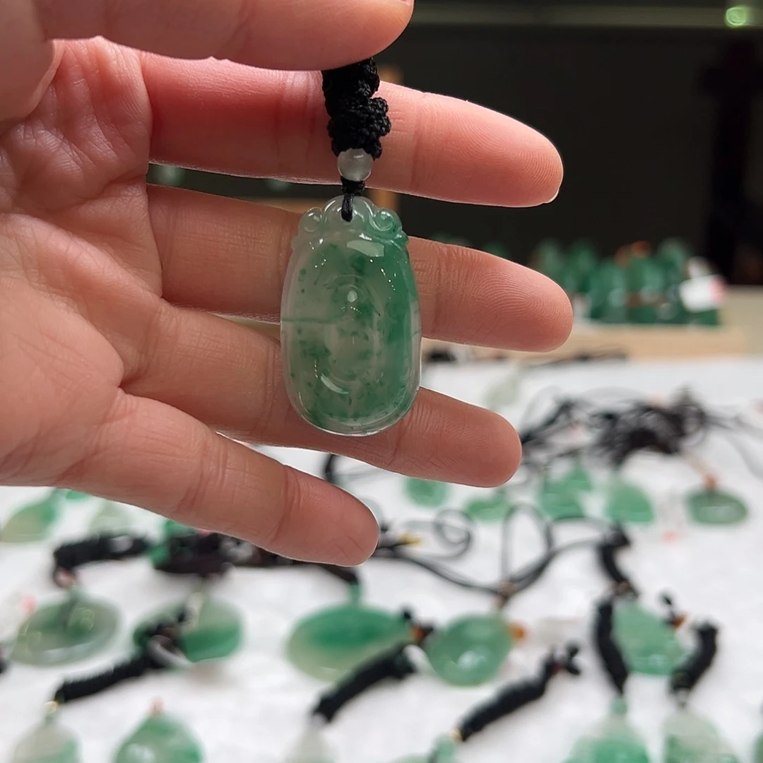 石英质玉吊坠(赠链)合金