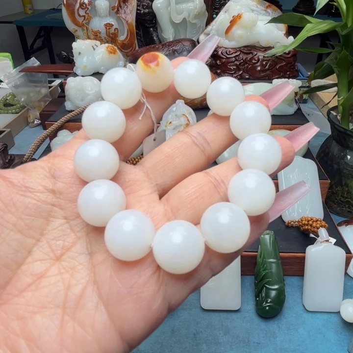 砥***行和田玉未镶嵌颈饰