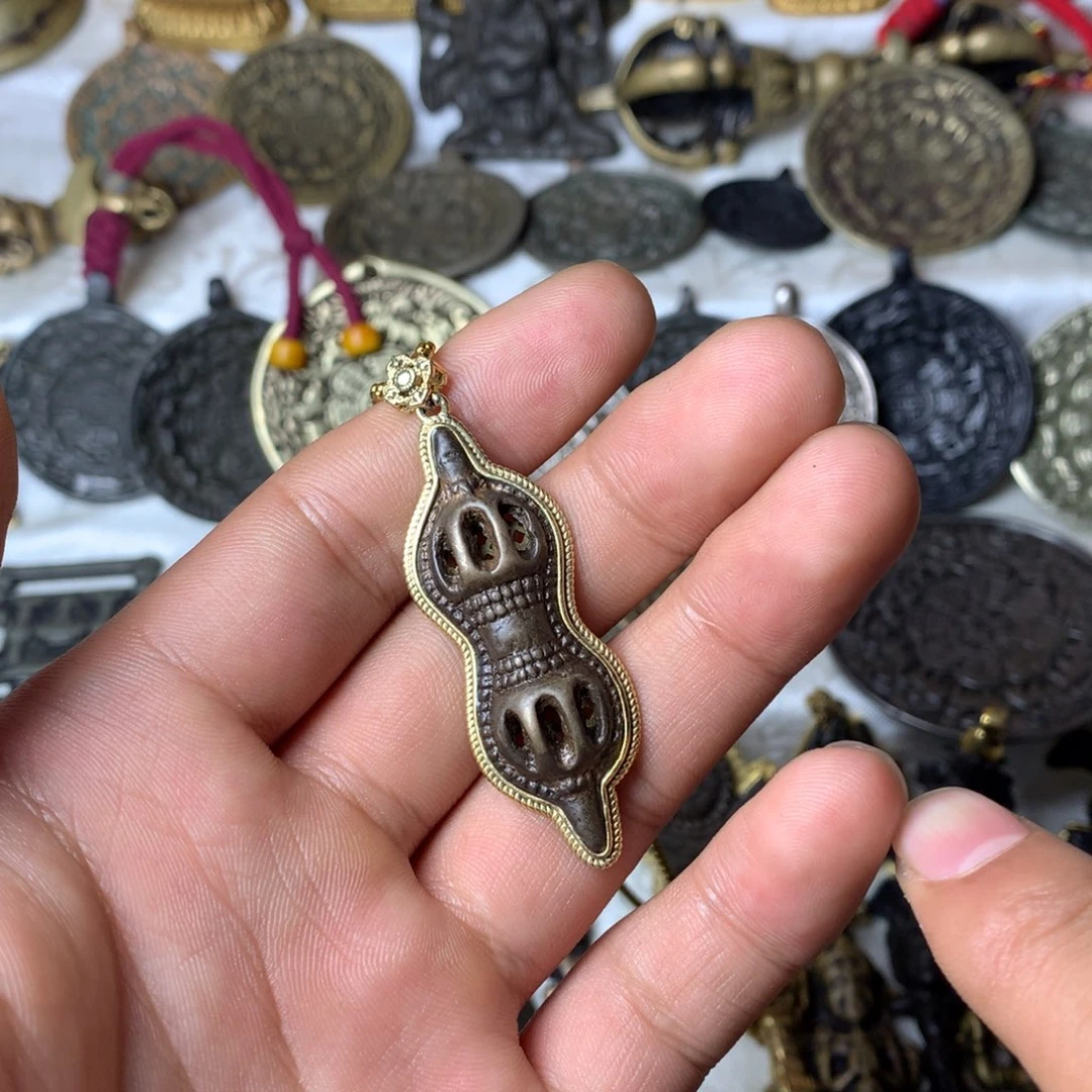 泥塑直播间漏价老金刚楚