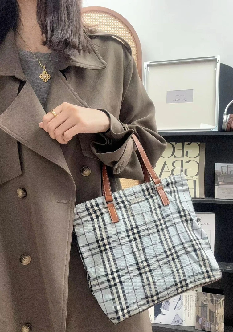 95新 BURBERRY/博柏利 婴儿蓝格纹托特包/秋境 09580