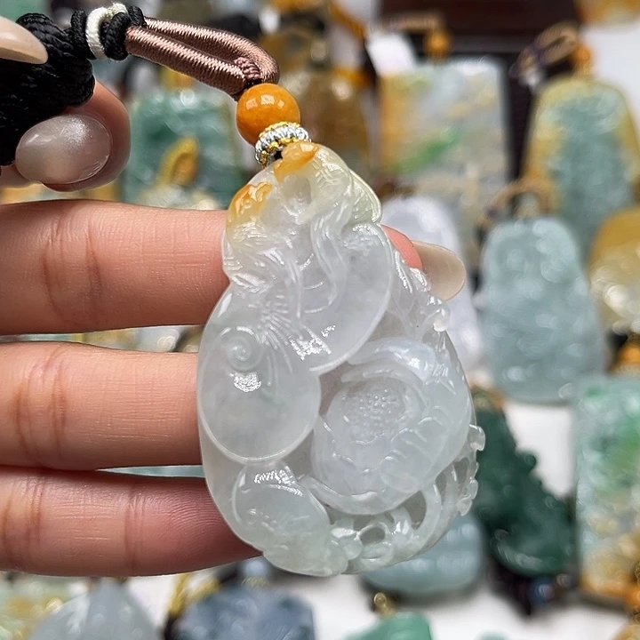 翡翠未镶嵌颈饰花开富贵