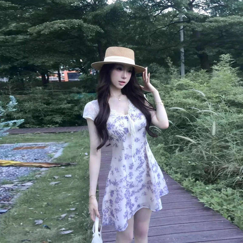 短裙夏季碎花方领显瘦法式复古纯欲连衣裙气质V领小个子初恋a字裙