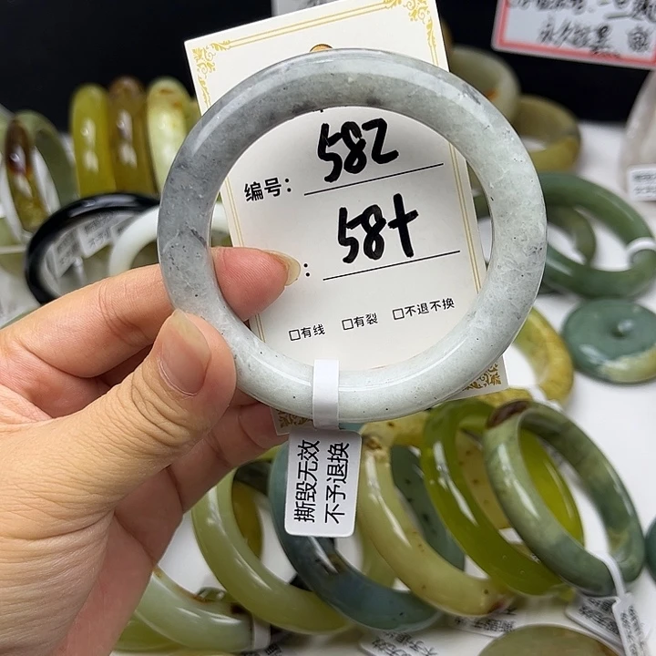 蛇纹石玉未镶嵌手镯