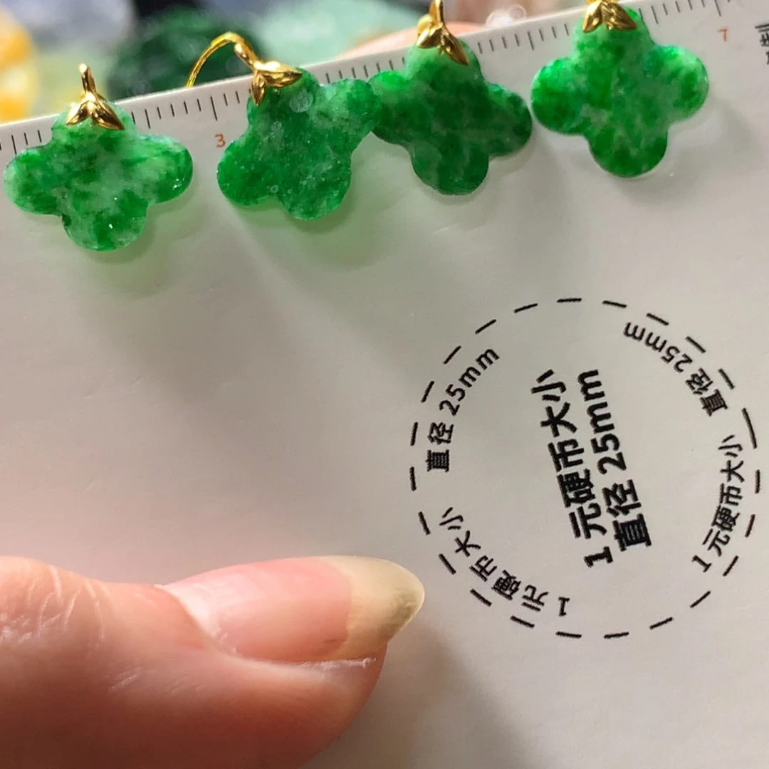 翡翠未镶嵌颈饰翡翠多样性其一