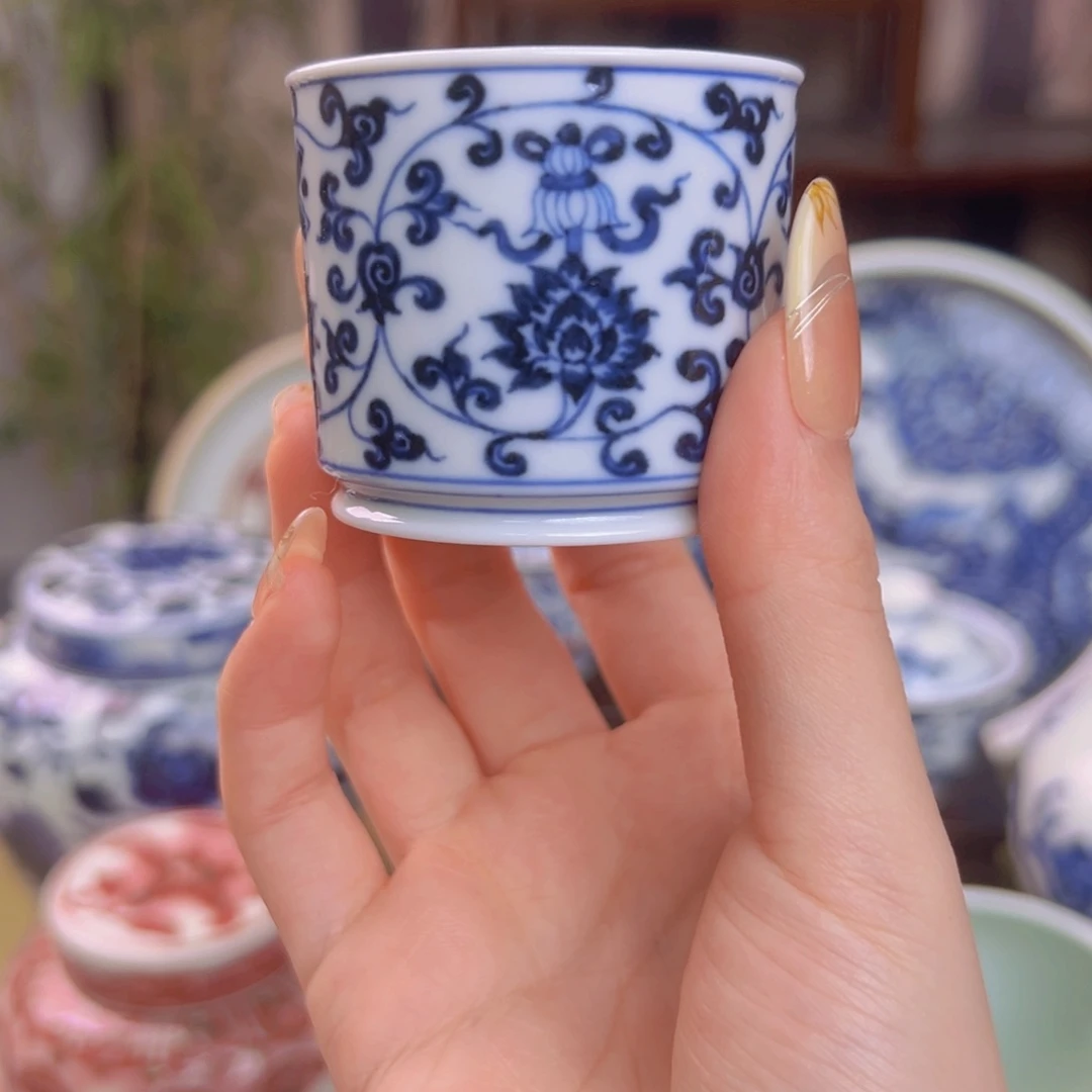 瓷片青花缠枝莲托八宝融天杯